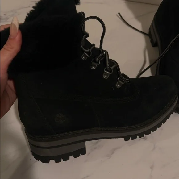 Black suede fur trim Timberland booties - Picture 5 of 10